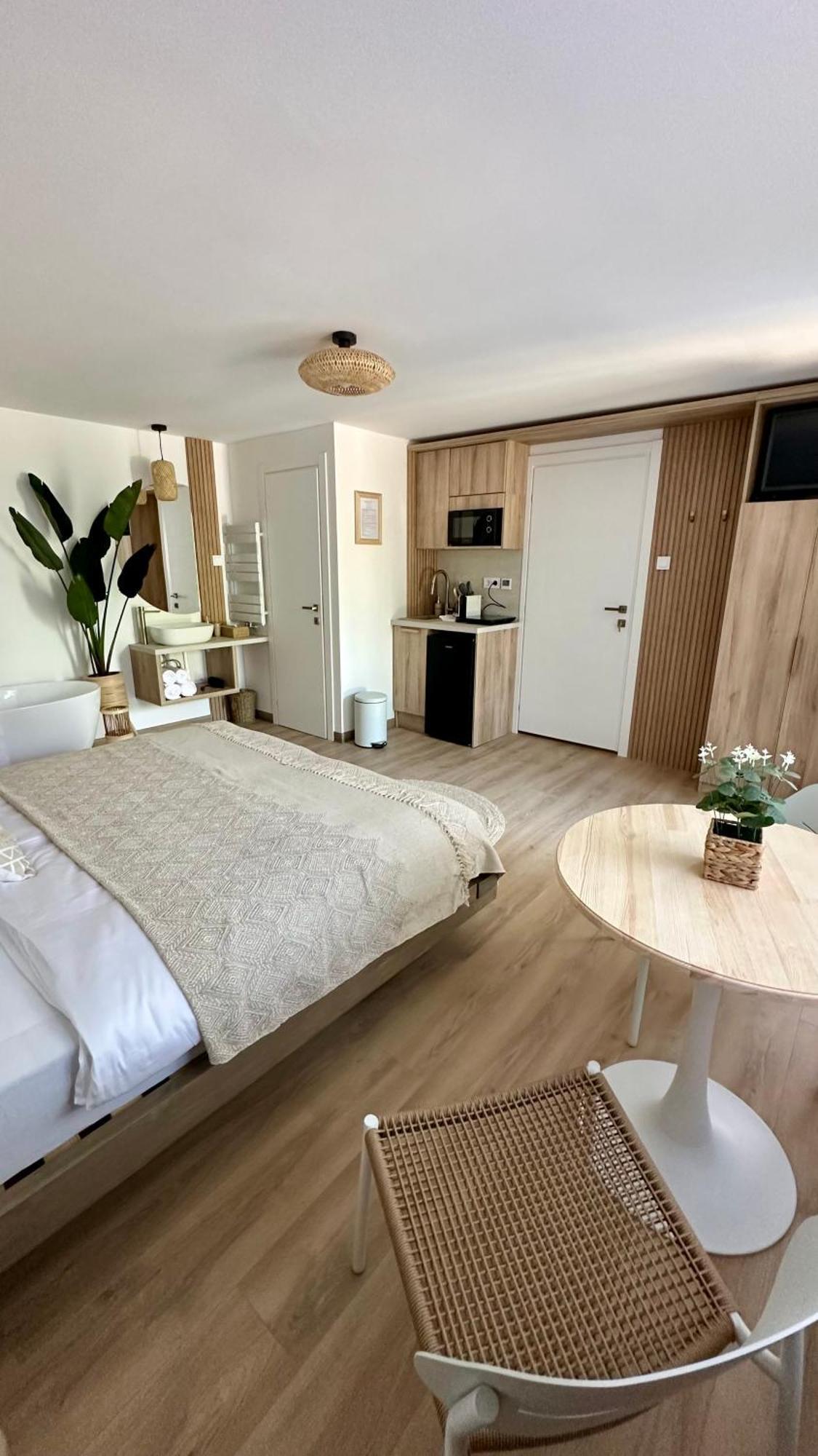 Villa Antara Szeged Bagian luar foto