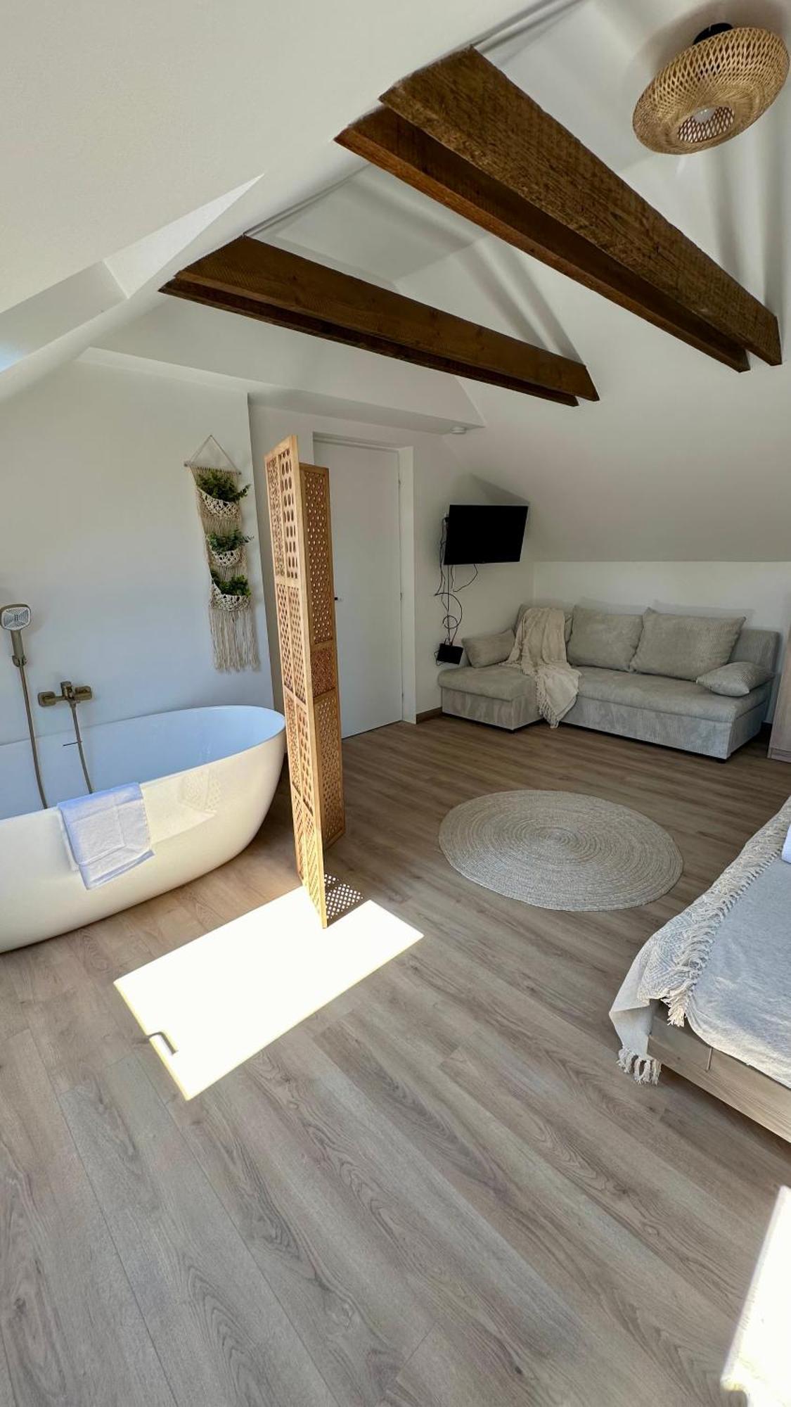 Villa Antara Szeged Bagian luar foto